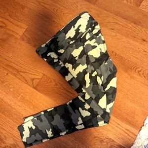 Lululemon Fast and Free HR Tight 25" - Heritage 365 Camo Crispin Green size 6